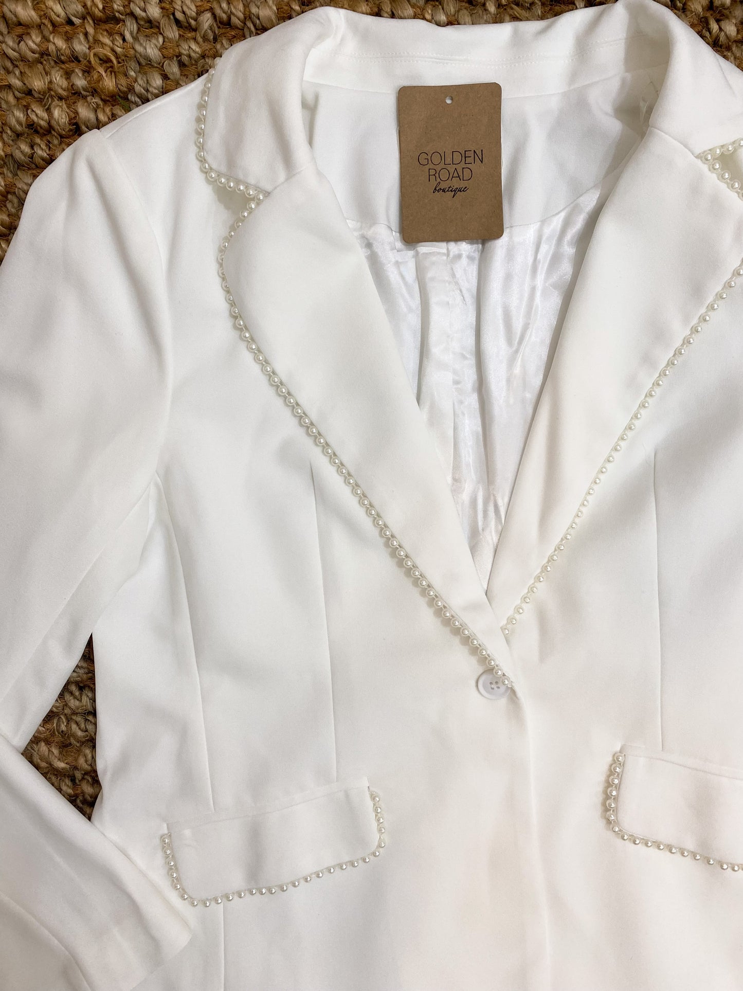 white blazer pearls curvy fashion western fashion western wear boho fashion